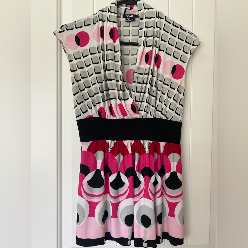 Xoxo deep v neck dress top geometric print size small